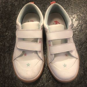 See Kai Run girls white leather sneaker, size 3.
